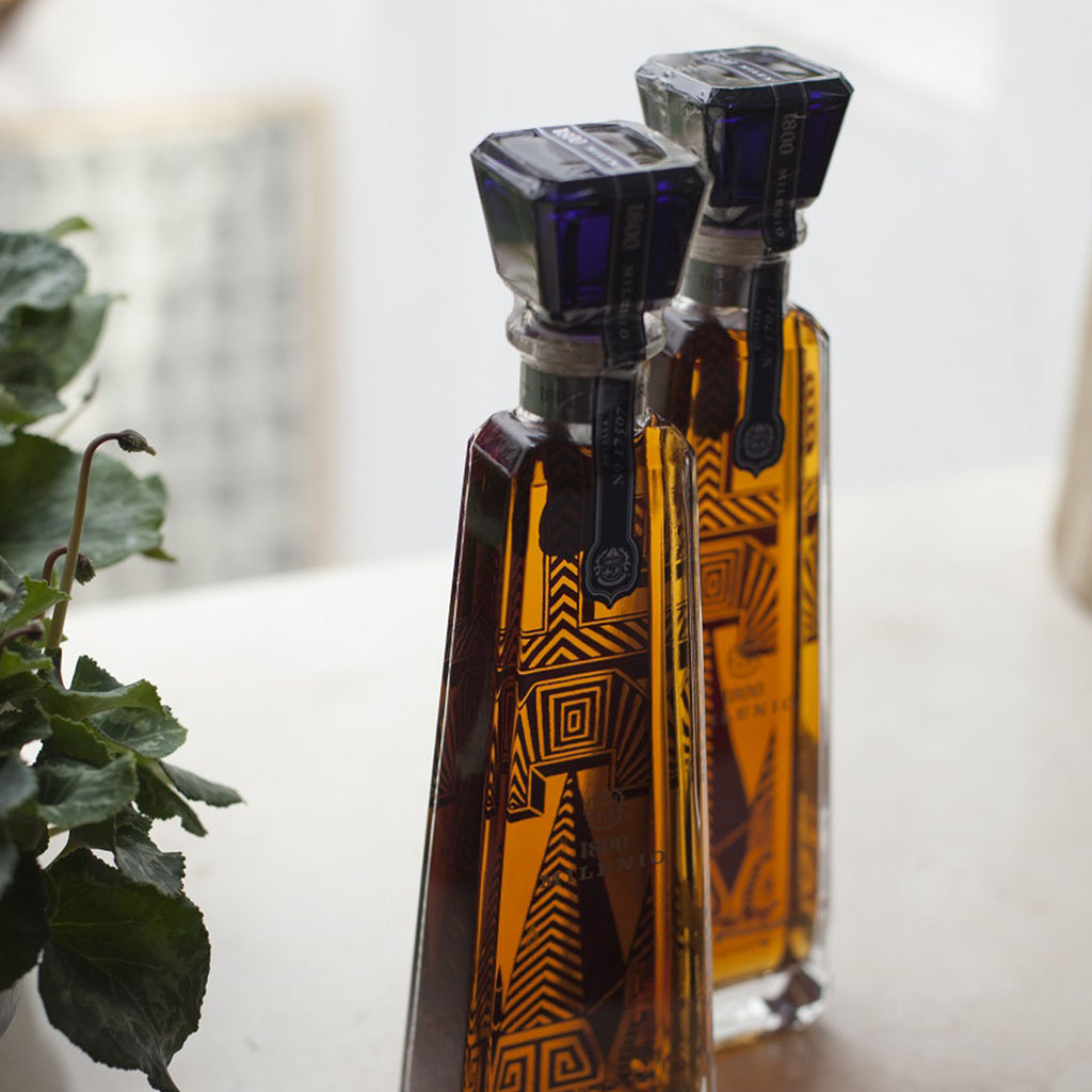 1800 Extra Añejo Milenio Limited Edition Pedro Friedeberg 750 ml product image 9