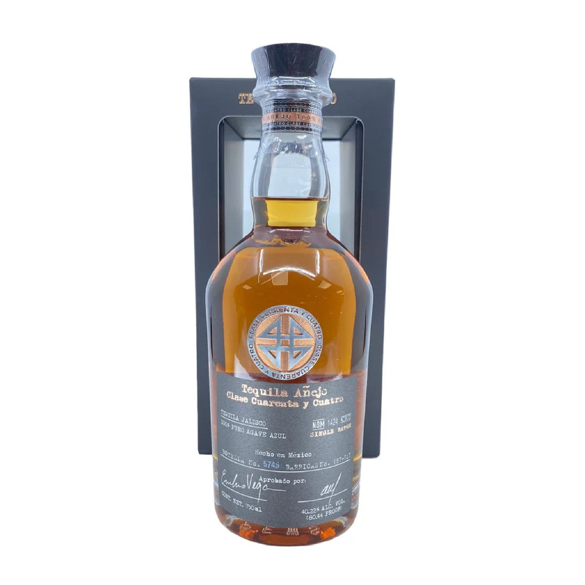Clase Cuarenta Y Cuatro Añejo Single Batch